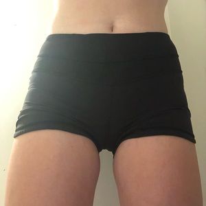 LuLulemon black shorts